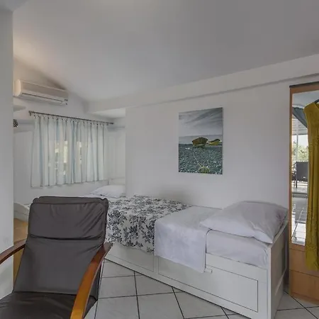 In With Terrace, Air Condition, Wifi, Washing Machine *