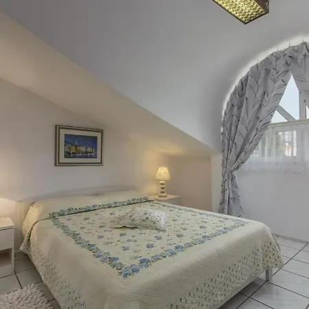In With Terrace, Air Condition, Wifi, Washing Machine Apartment