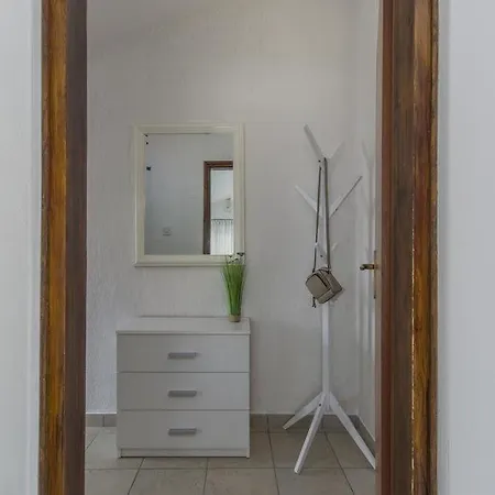 In With Terrace, Air Condition, Wifi, Washing Machine Apartment